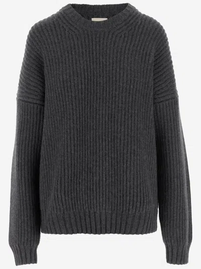 Khaite Crew Neck Manuela Ribbed Cashmere Pullover In Gray