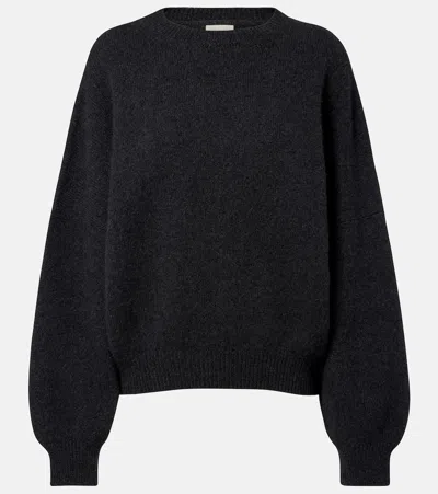 Khaite Margaux Oversized Cashmere Sweater In Gray