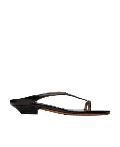 Khaite Marion Toe Cold Drag In Black