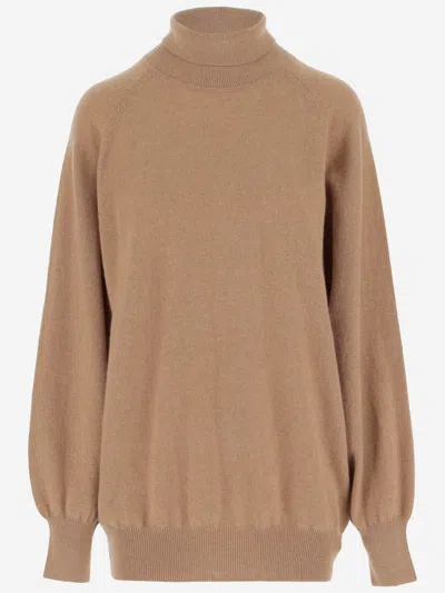 Khaite Morris Stretch Cashmere Sweater In Beige
