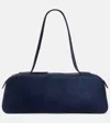 Khaite Schultertasche Simona Aus Veloursleder In Blau