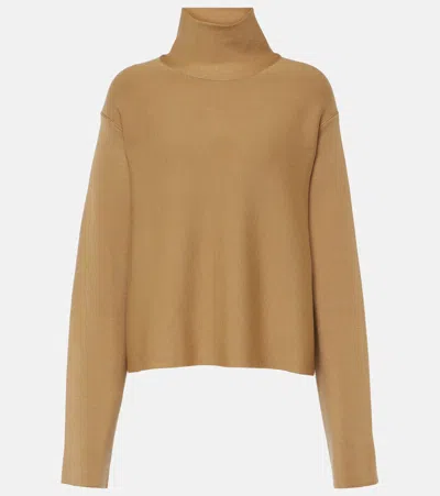 Khaite Sree Turtleneck Long-sleeve Wool Knit Top In Nougat