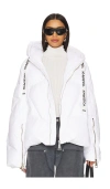 Khrisjoy Iconic Hooded Puffer Jacket In 화이트