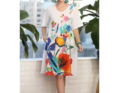 Kikisol Midi Floral Dress In White In Multi