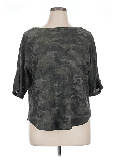 Pre-owned Kim & Cami Short Sleeve Top Gray Camo Pattern Boatneck Tops