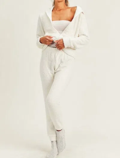 Kimberly C Cozy Season Set In Cream In White