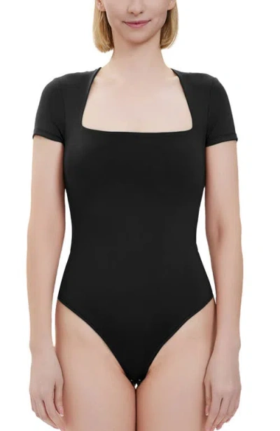 Kimi & Kai Square Neck Short Sleeve Bodysuit In Black