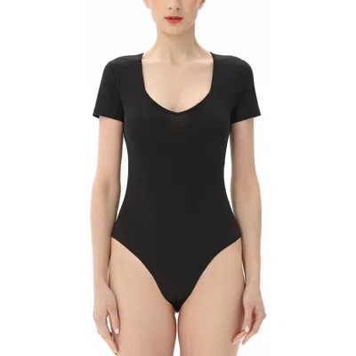 Kimi & Kai Sweetheart Neck Basic Bodysuit In Black