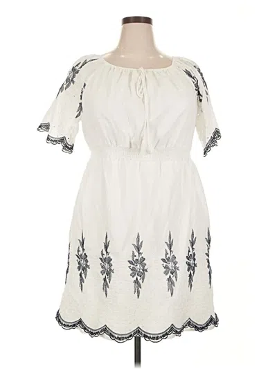 Pre-owned Kindred Casual Dress In White