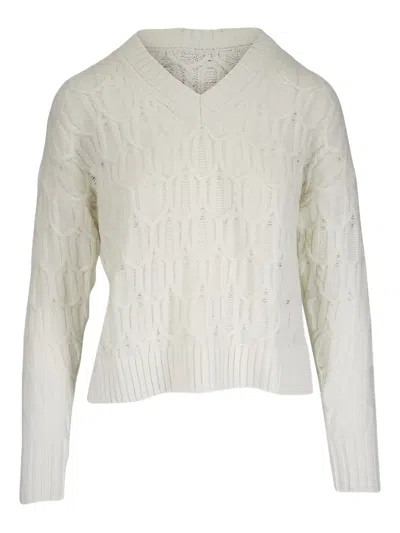 Kinross Cashmere V-neck Cable Knit Sweater In White