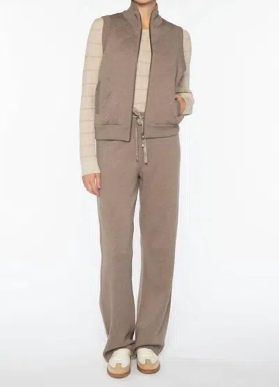 Kinross Quilted Vest In Coco In Brown