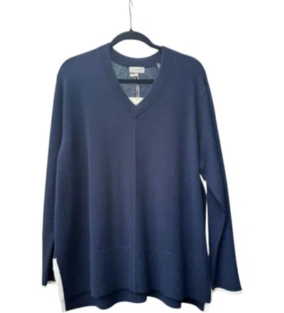 Kinross Women's V Neck Sweater In Navy In Blue