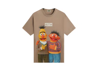 Pre-owned Kith Men's  X Sesame Street Bert & Ernie Tee Shirt In Quicksand In Sand