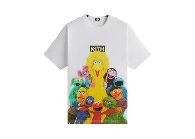 Pre-owned Kith Men's  X Sesame Street Group Hug Tee Shirt In White