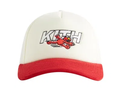 Pre-owned Kith X Sesame Street Kids Elmo Trucker Hat In Sandrift
