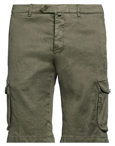 Kiton Man Shorts & Bermuda Shorts Military Green Size 42 Linen, Cotton, Elastane
