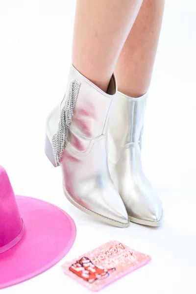 Kke Originals Rowan Boots In Champagne In White