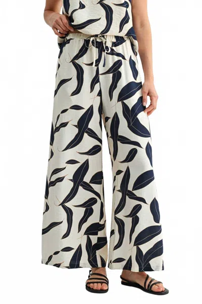 Kld. Signature Leaf Print Wide Leg Pants In Navy In White