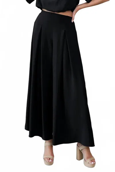 Kld. Signature Matte Crepe Pleated Wide Leg Pants In Black