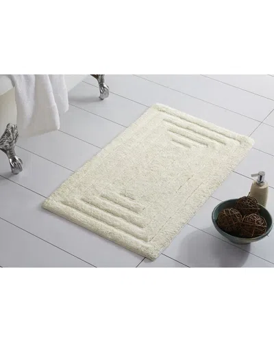 Knightsbridge Racetrack Bath Rug In White