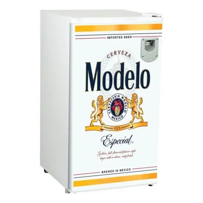 Koolatron Modelo Compact Fridge With Bottle Opener, 3.2 Cu Ft (90l), White