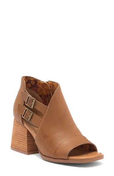 Korks Penela Bootie Sandal In Tan