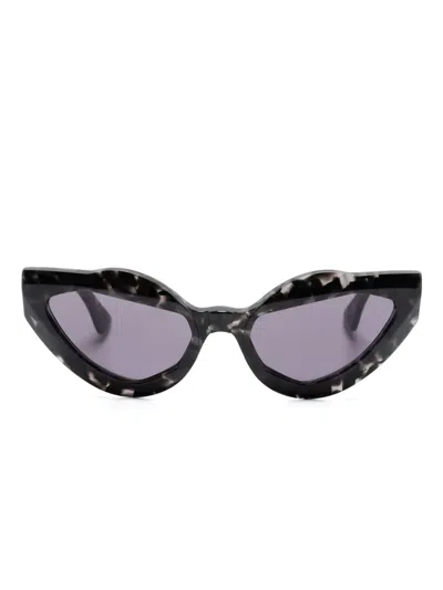 Kuboraum Cat-eye Frame Sunglasses In 黑色
