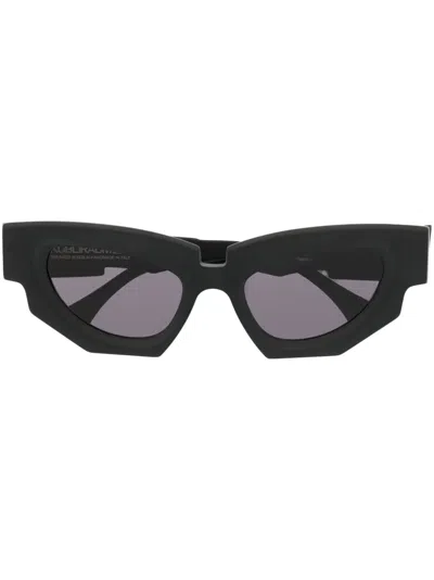 Kuboraum Cat-eye Frame Sunglasses In Black