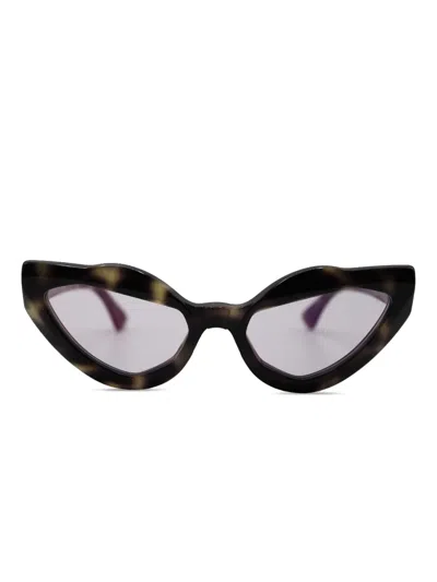 Kuboraum Mask Y8 Cat-eye Sunglasses In Brown