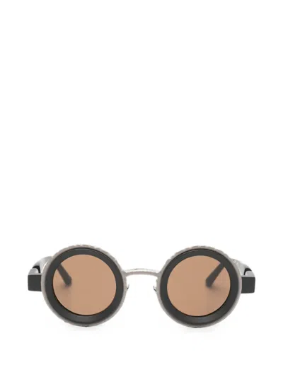 Kuboraum 텍스처 라운드 프레임 선글라스 In Brown