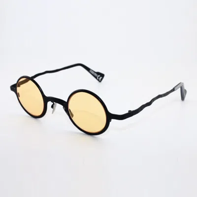 Kuboraum Sunglasses In Opaque Gold