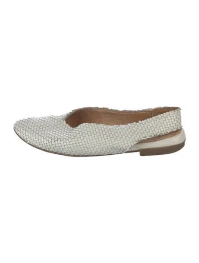 Pre-owned Kudetà Leather Patterned Flats In White