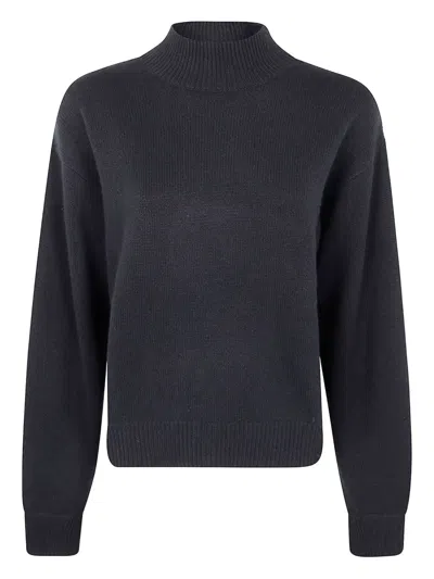 Kujten Turtleneck Cashmere Sweater In Black