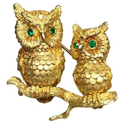 Pre-owned Kurt Wayne Vintage 18k Yellow Gold  Emerald Double Owl Textured Brooch C. 1970
