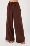 Kylie Paige Claudia Linen Pant In Chocolate In Gold