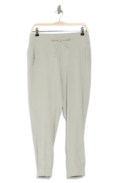Kyodan Drawstring Waist Capri Cargo Pants In Cement