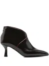 L Arianna Contrasting-trim Boots In Black