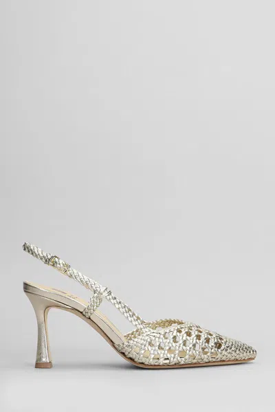L Arianna Pumps