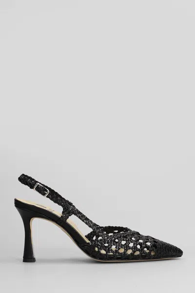 L Arianna Pumps