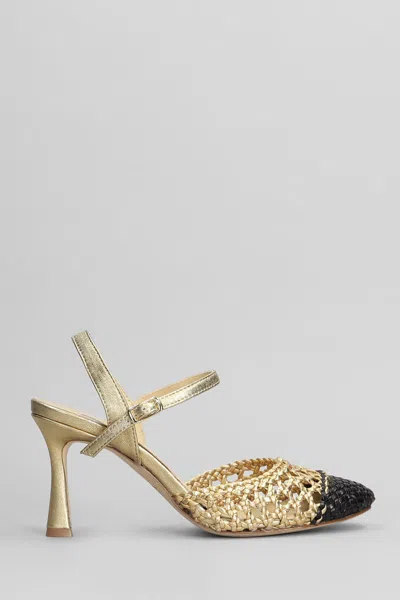 L Arianna Pumps