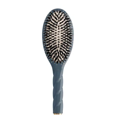 La Bonne Brosse N.02 The Essential Do-it-all Brush In Blue