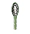 La Bonne Brosse N.02 The Essential Petite Brush In Green