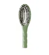 La Bonne Brosse N.03 The Essential Soft Petite Brush In Green