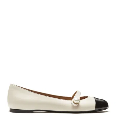 La Canadienne Adore Leather Flat In Off White