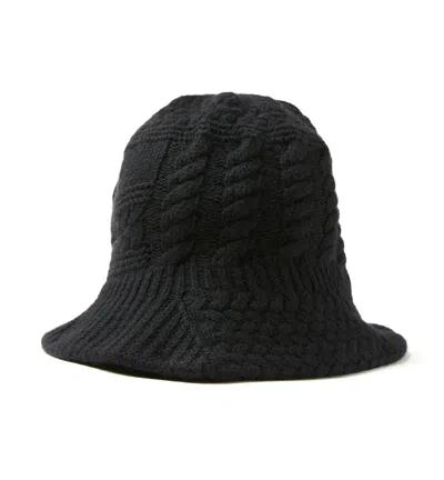 La Canadienne Habiscus Cable Knit Hat In Black
