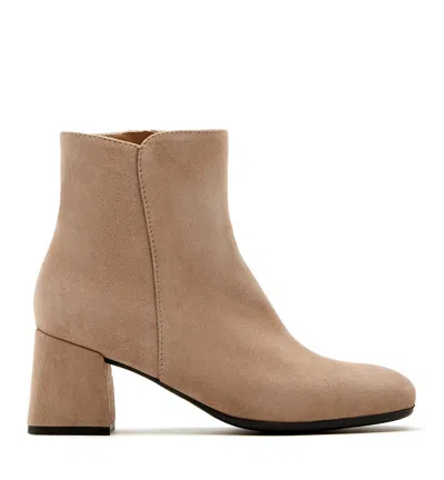 La Canadienne Jerald Suede Bootie In Gray