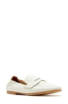 La Canadienne Kitson Penny Loafer In Off White Pebble Leather