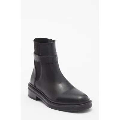 La Canadienne Lily Chelsea Boot In Black