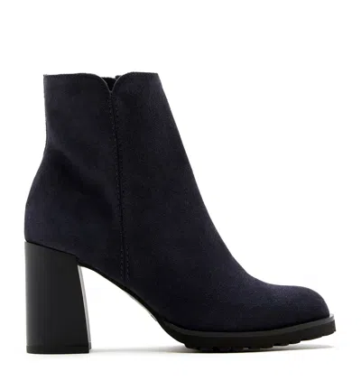 LA CANADIENNE LA CANADIENNE MAGGIE SUEDE HEEL BOOTIE