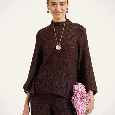 LA DOUBLEJ LACEY MAKE AN EXIT TOP